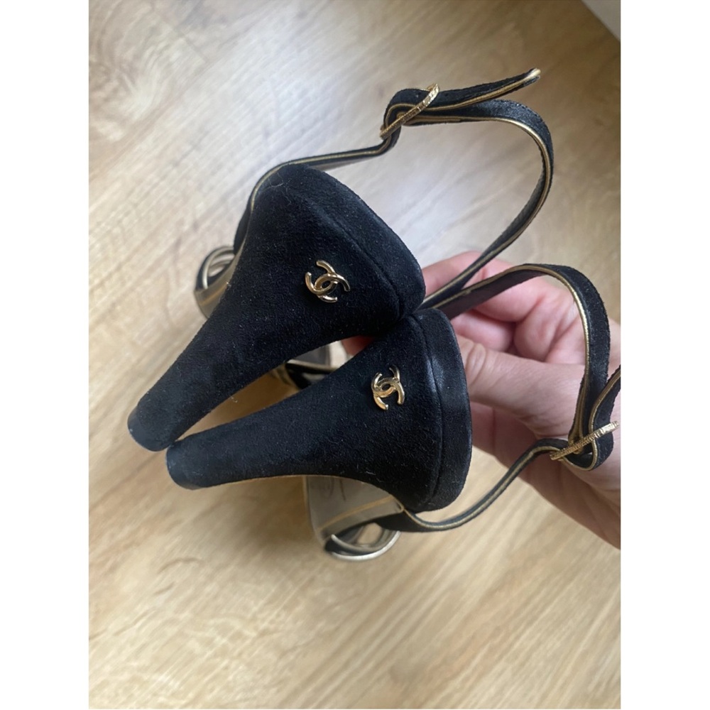 Vintage CHANEL Black Strap Slingback Heels with Logo Motif - Picture 4 of 7